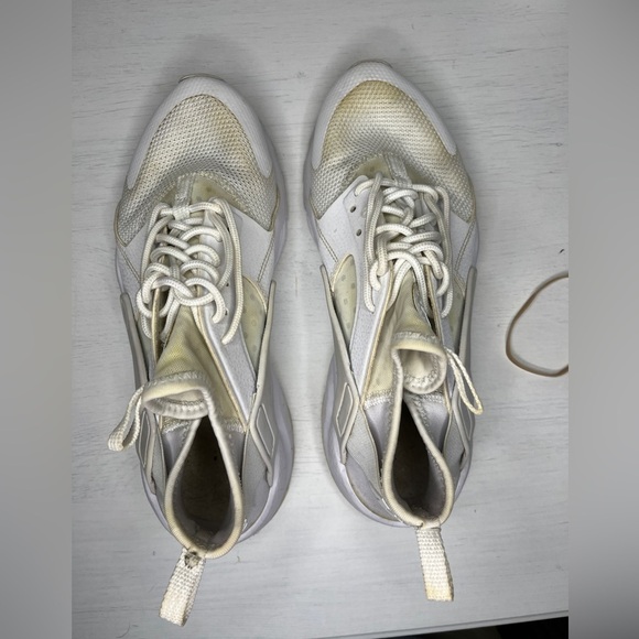 Nike 6Y White on White Huarache Air Shoes, 8W- copy - Picture 8 of 9